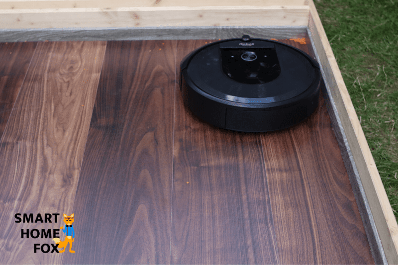 Грязь остается в углах во время теста на всасывание чечевицы.